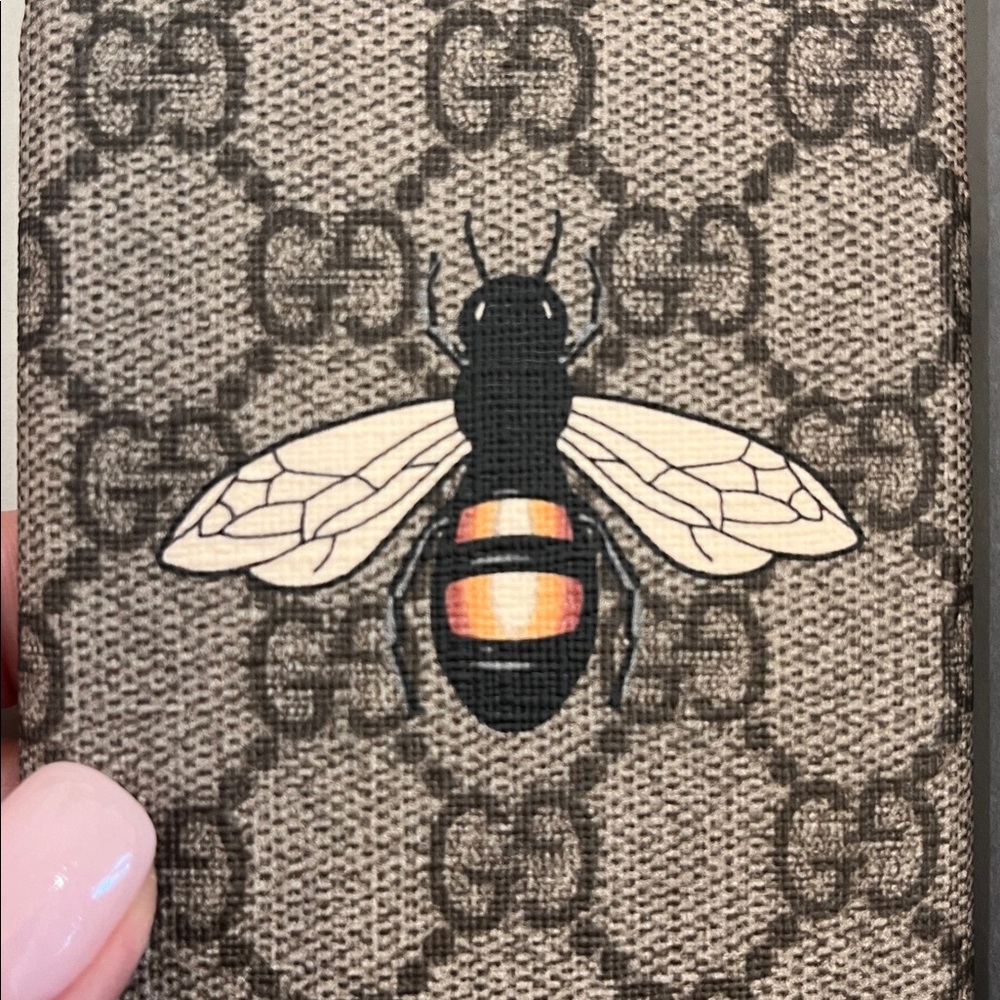 Gucci Beige GG Bee Phone Case - Picture 6 of 10